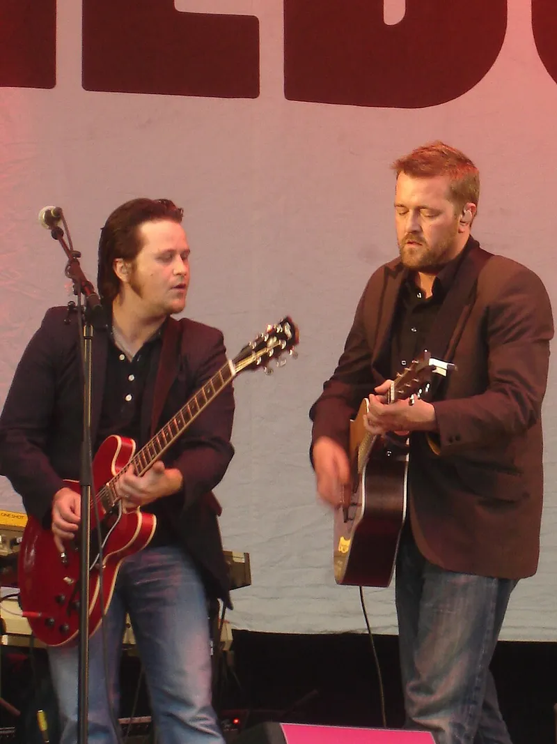 Elbow band photo