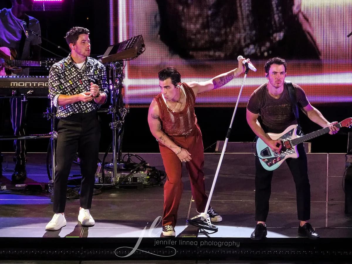 Jonas Brothers band photo